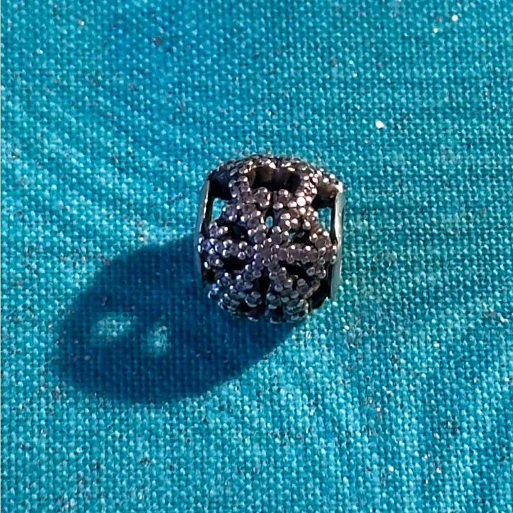 Pandora 2013 Snowflake Charm
Sterling silver